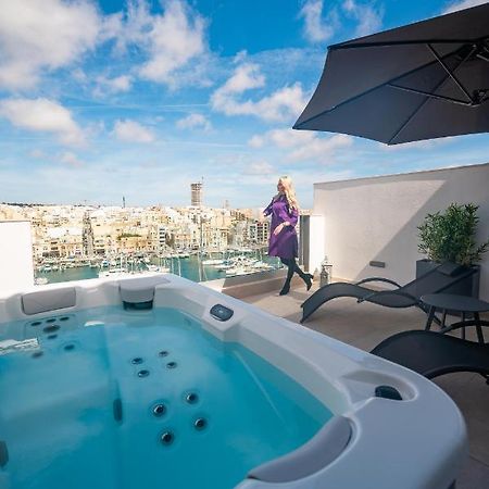 The Address Seafront Suites With Hot Tub Pietà Екстериор снимка