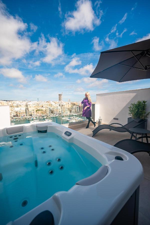 The Address Seafront Suites With Hot Tub Pietà Екстериор снимка