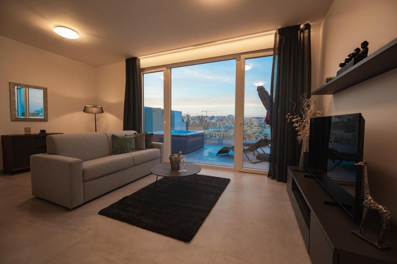 The Address Seafront Suites With Hot Tub Pietà Екстериор снимка