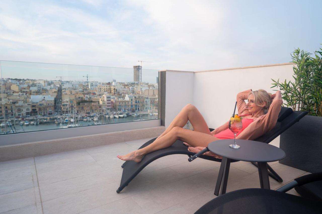 The Address Seafront Suites With Hot Tub Pietà Екстериор снимка