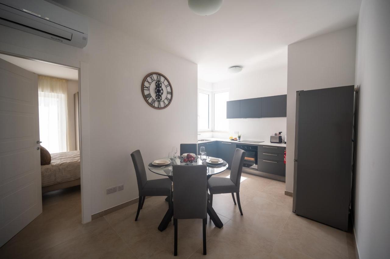 The Address Seafront Suites With Hot Tub Pietà Екстериор снимка
