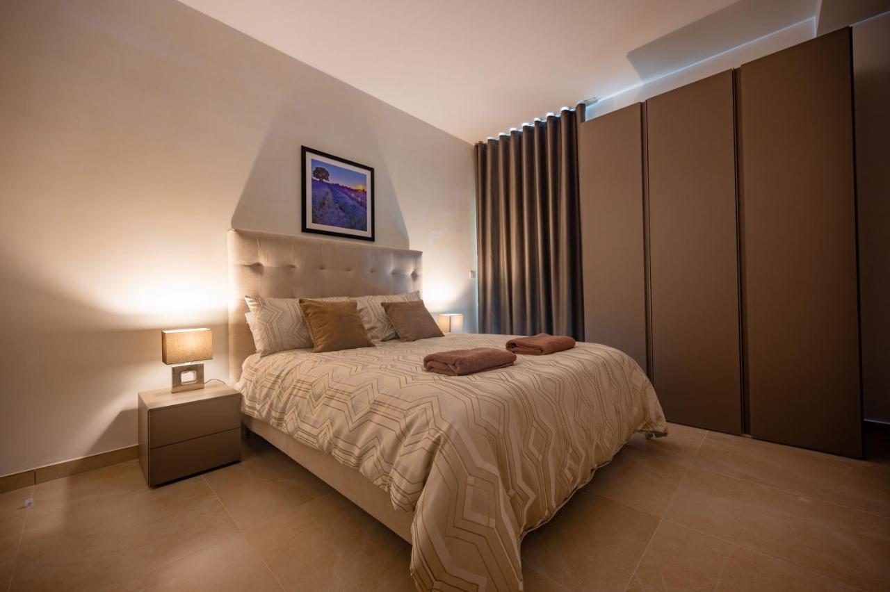 The Address Seafront Suites With Hot Tub Pietà Екстериор снимка