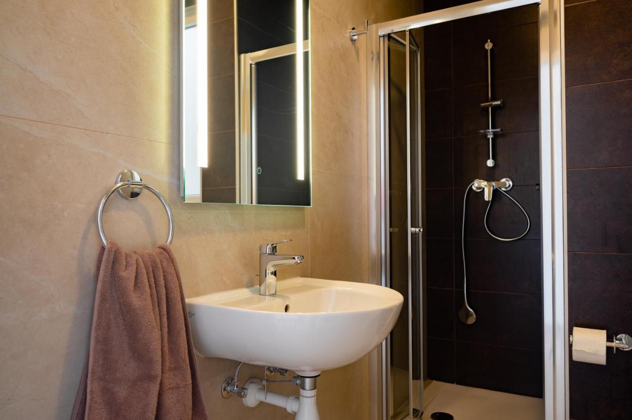 The Address Seafront Suites With Hot Tub Pietà Екстериор снимка