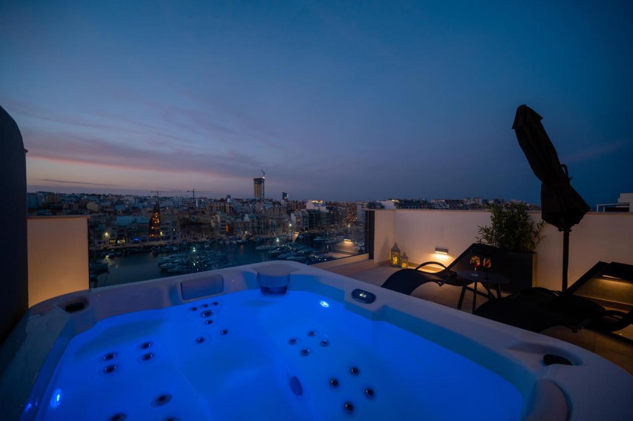 The Address Seafront Suites With Hot Tub Pietà Екстериор снимка