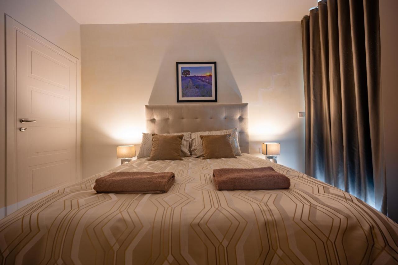 The Address Seafront Suites With Hot Tub Pietà Екстериор снимка