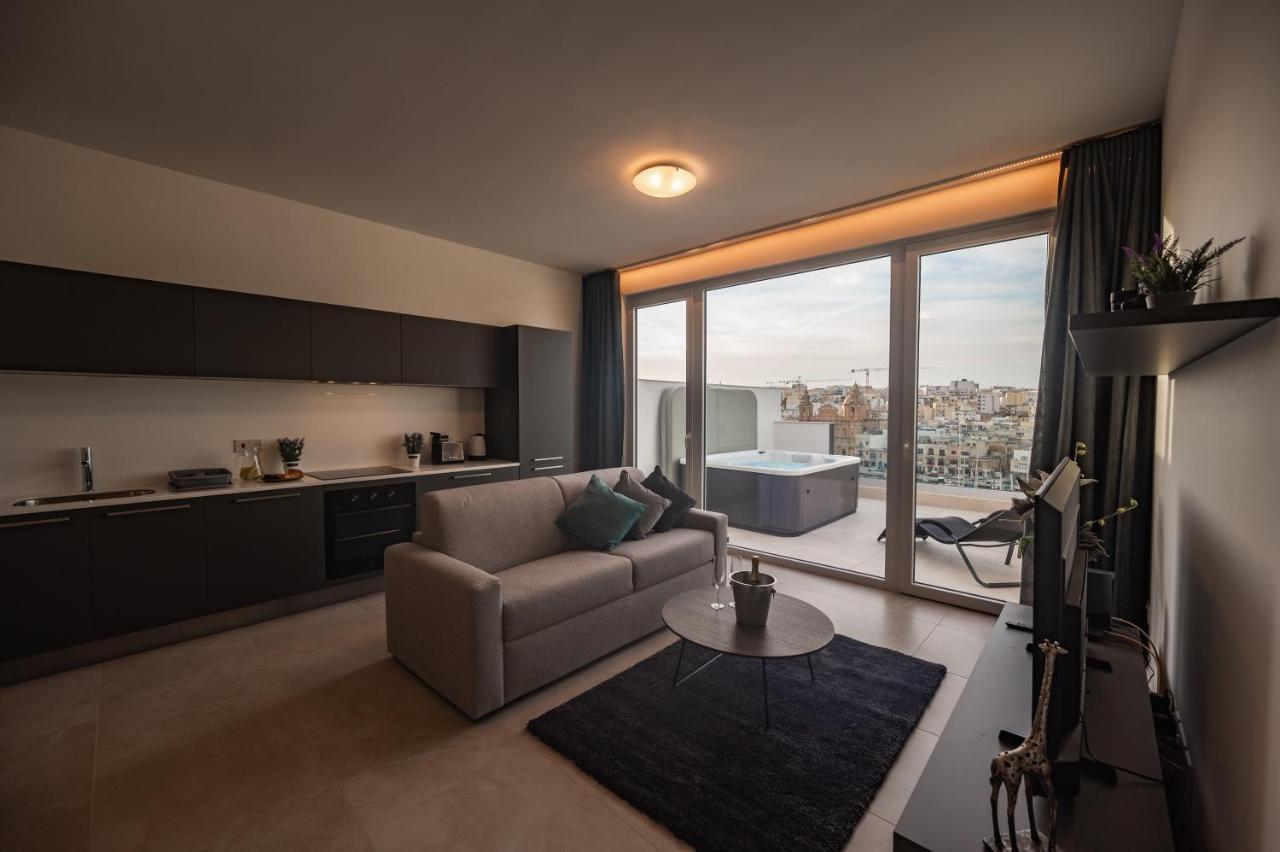 The Address Seafront Suites With Hot Tub Pietà Екстериор снимка