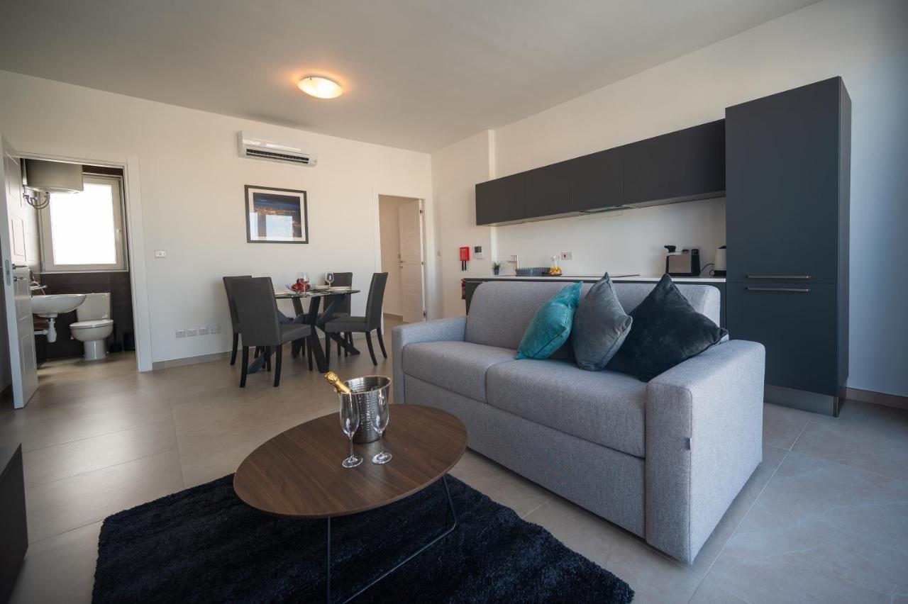 The Address Seafront Suites With Hot Tub Pietà Екстериор снимка