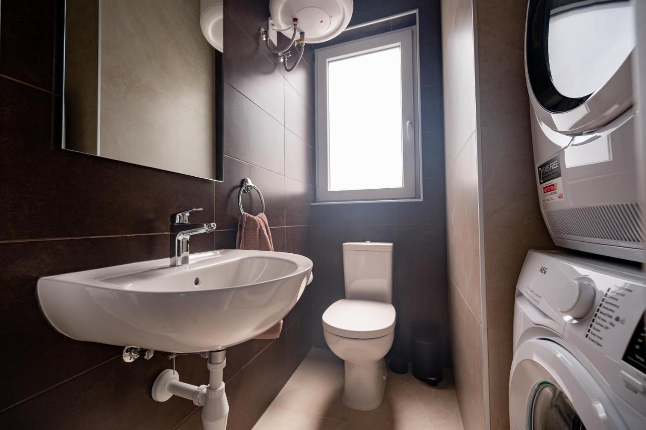 The Address Seafront Suites With Hot Tub Pietà Екстериор снимка